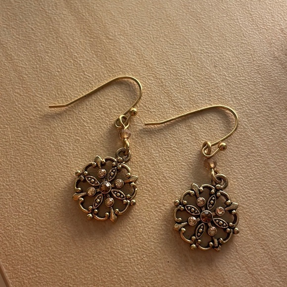 Jewelry - ⚡️FLASH SALE⚡️ Drop dangle earrings